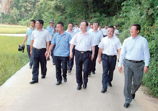 徐福顺到多宝(中国) 定点扶贫县开展调研 徐福顺到多宝(中国) 定点扶贫县开展调研